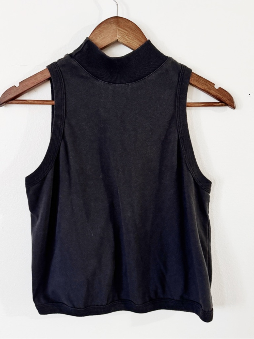 Nike Black Sleeveless Mock Neck Crop Tank Top medium - Picture 4 of 4